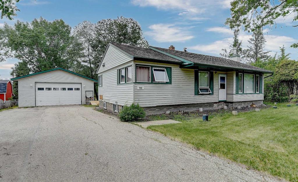 Picture of 705 6 Avenue , Beaverlodge Real Estate Listing