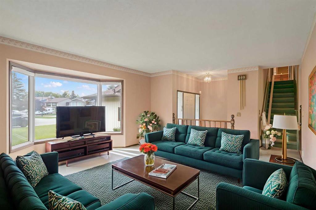 Picture of 519 Dalcastle Mews NW, Calgary Real Estate Listing