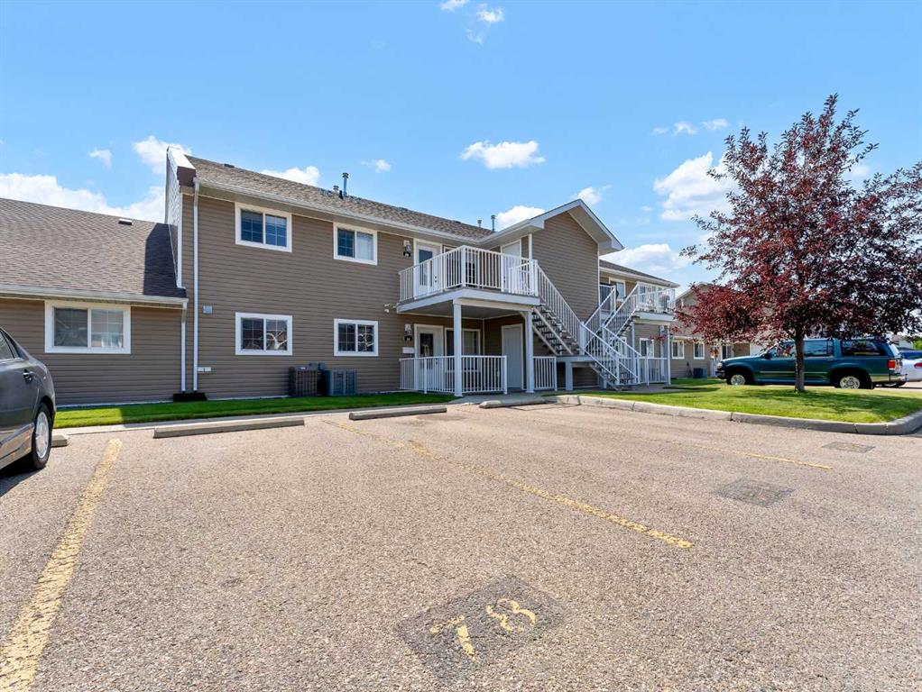 Picture of 78 Northlands Lane NE, Medicine Hat Real Estate Listing