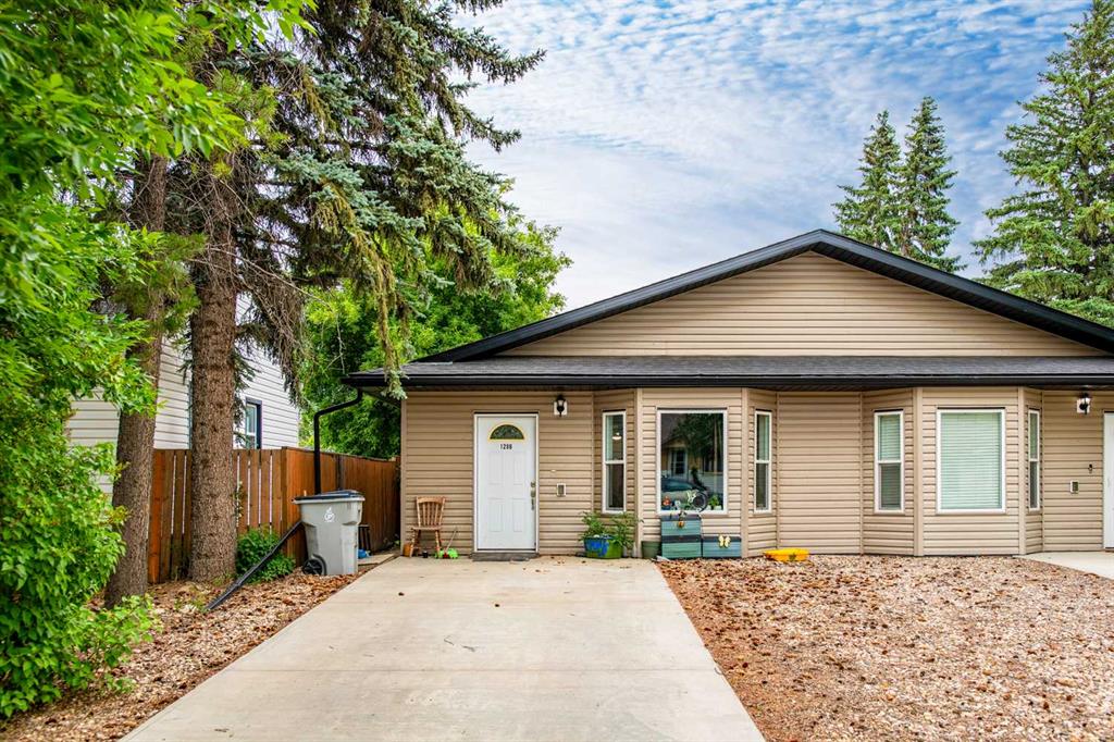 Picture of 1206 5 Avenue , Wainwright Real Estate Listing