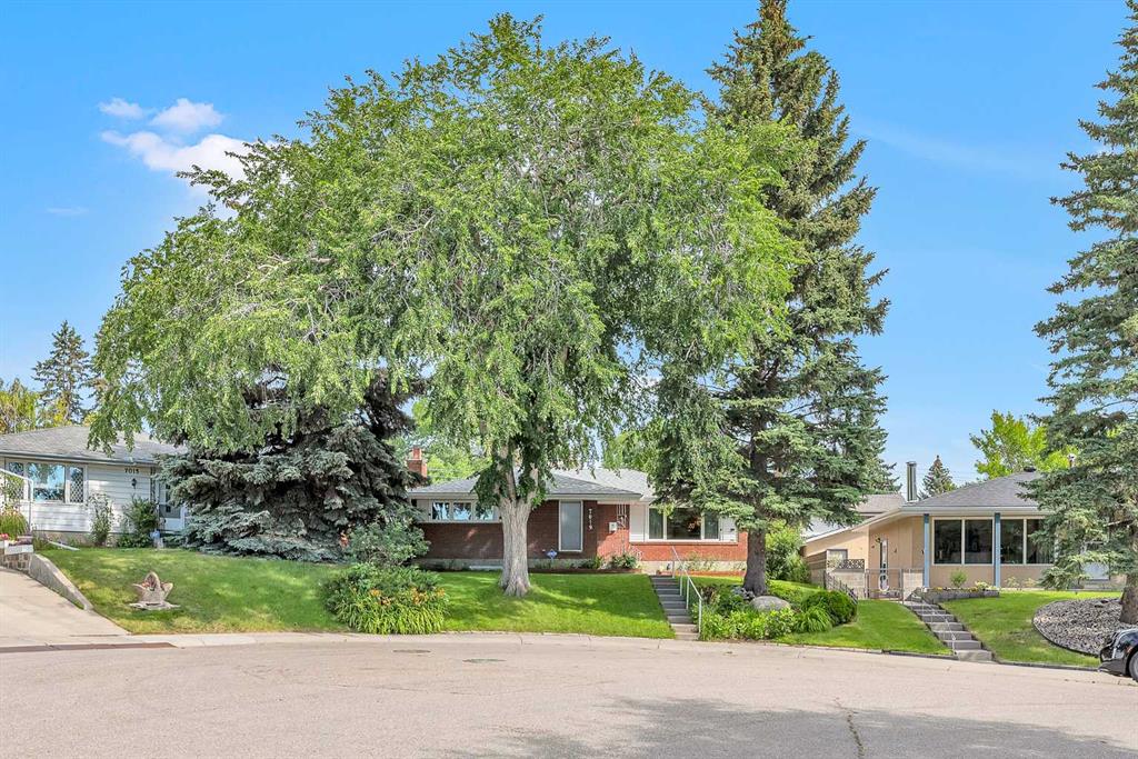 Picture of 7019 Hunterbow Crescent NW, Calgary Real Estate Listing
