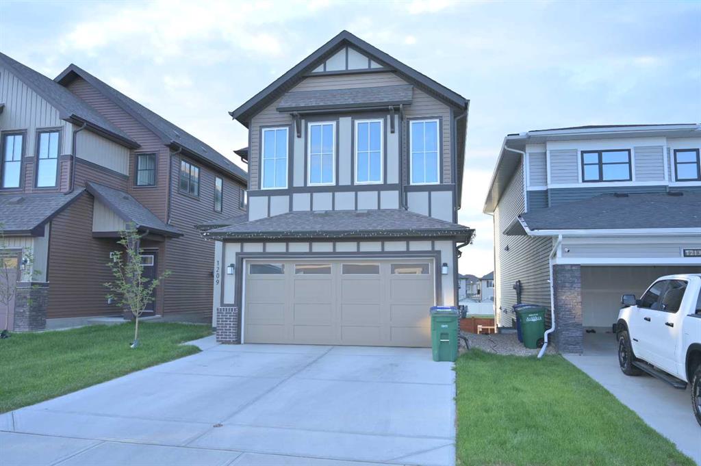 Picture of 1209 Chinook Gate Bay SW, Airdrie Real Estate Listing