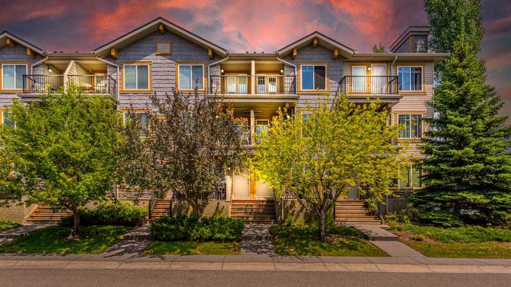 Picture of 152 Mckenzie Towne Lane SE, Calgary Real Estate Listing
