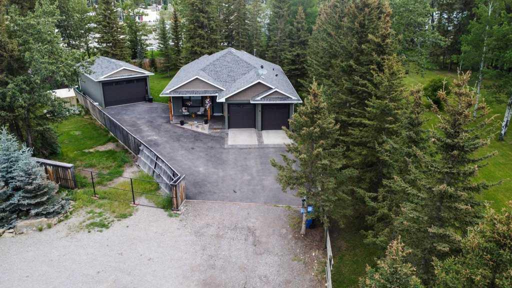 Picture of 8 Prairie Creek Close , Sundre Real Estate Listing
