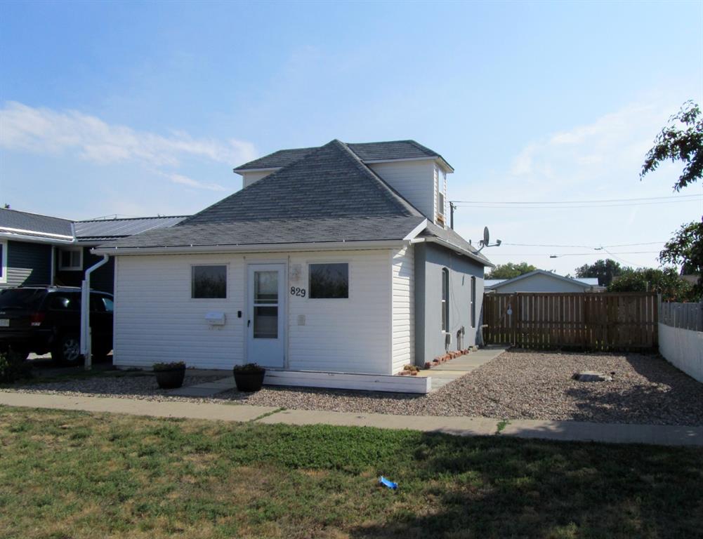 Picture of 829 Main Street S, Redcliff Real Estate Listing