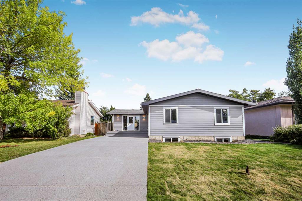 Picture of 10604 Oakmoor Way SW, Calgary Real Estate Listing