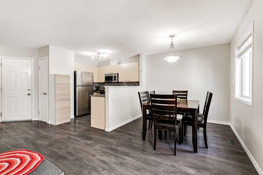 Picture of 402, 760 Railway Gate SW, Airdrie Real Estate Listing