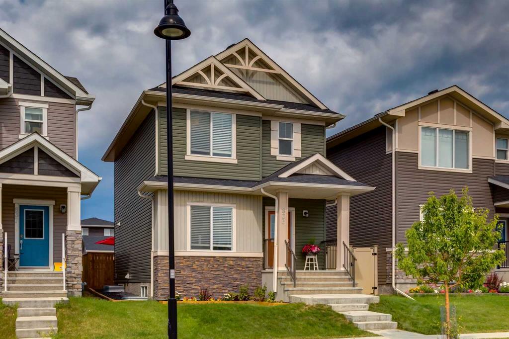 Picture of 833 Bayview Cove SW, Airdrie Real Estate Listing