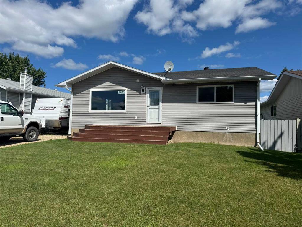 Picture of 4420 49 Avenue , Grimshaw Real Estate Listing
