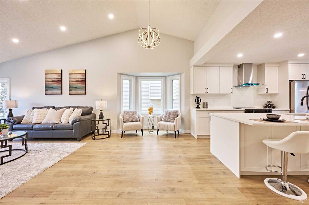 Picture of 275 Hawkwood Boulevard NW, Calgary Real Estate Listing