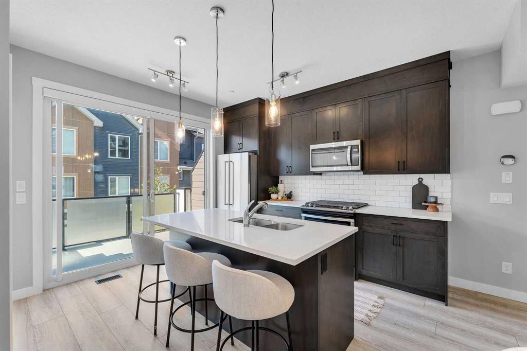 Picture of 213 Livingston Common NE, Calgary Real Estate Listing