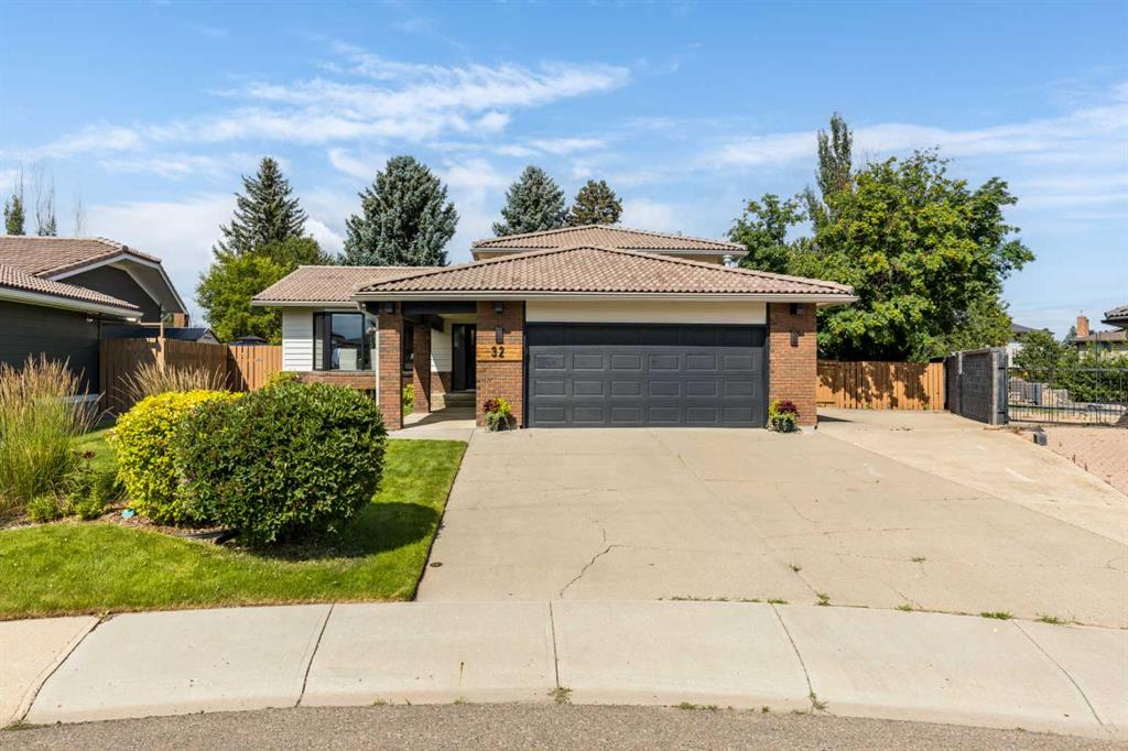 Picture of 32 Ross Heights Court SE, Medicine Hat Real Estate Listing