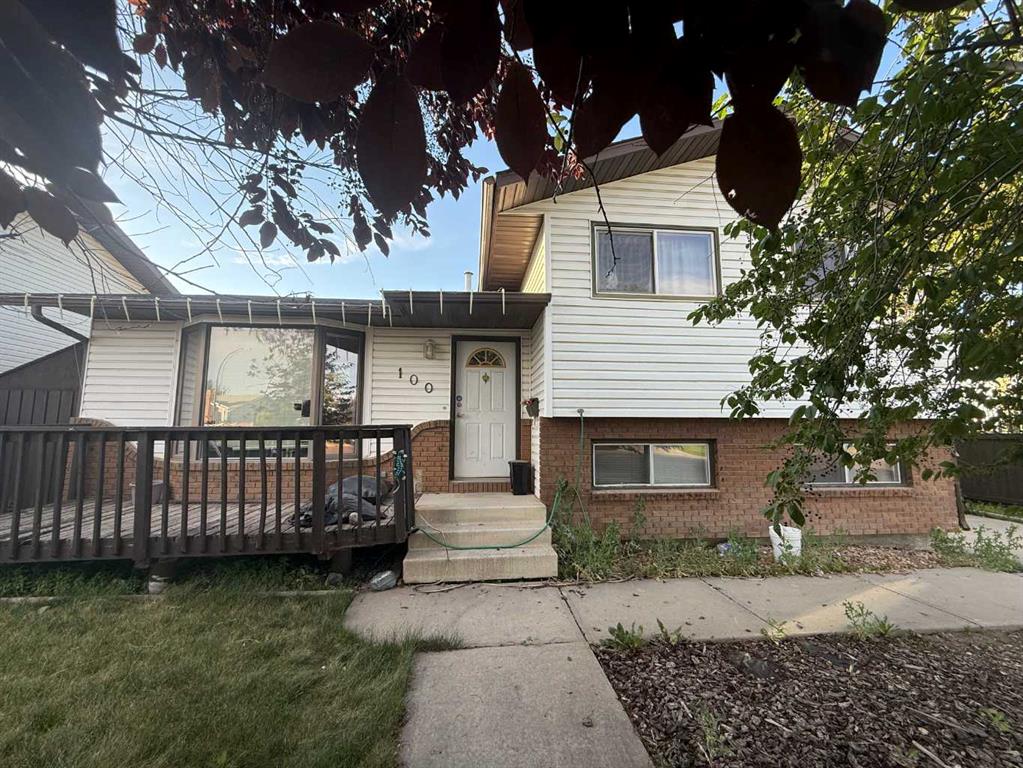 Picture of 100 Robinson Drive SE, Medicine Hat Real Estate Listing