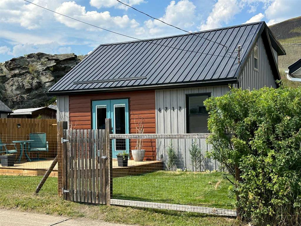 Picture of 6717 17 Avenue , Coleman Real Estate Listing
