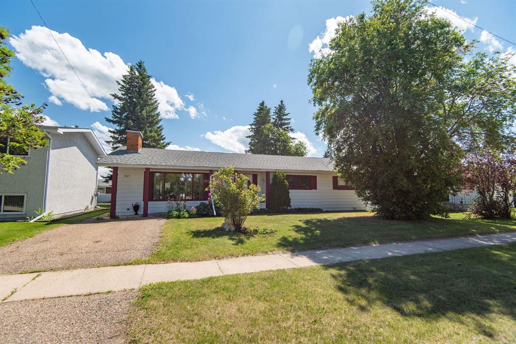 Picture of 4617 52 Avenue , Bentley Real Estate Listing