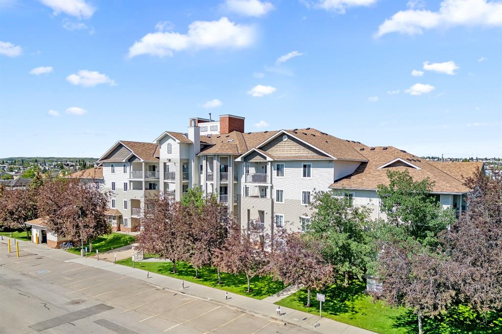 Picture of 2205, 16 Country Village Bay NE, Calgary Real Estate Listing