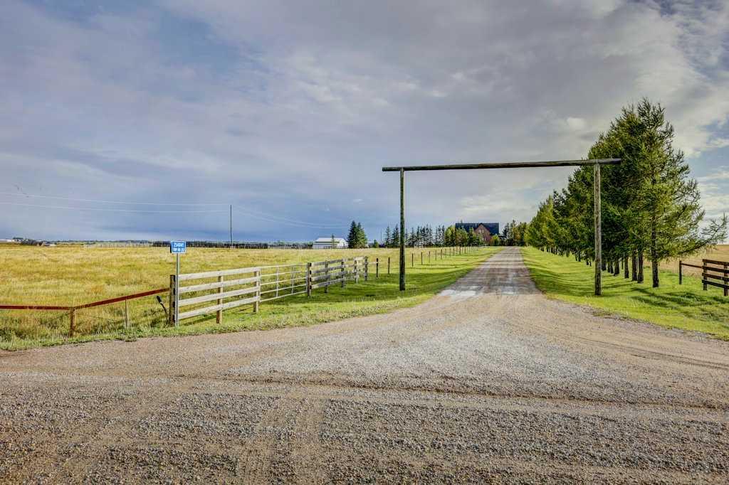 Picture of 254041 Township Road 252  , Rural Wheatland County Real Estate Listing