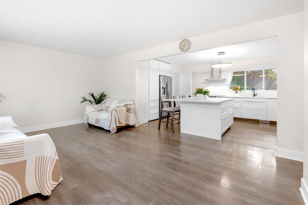 Picture of 8228 5 Street SW, Calgary Real Estate Listing
