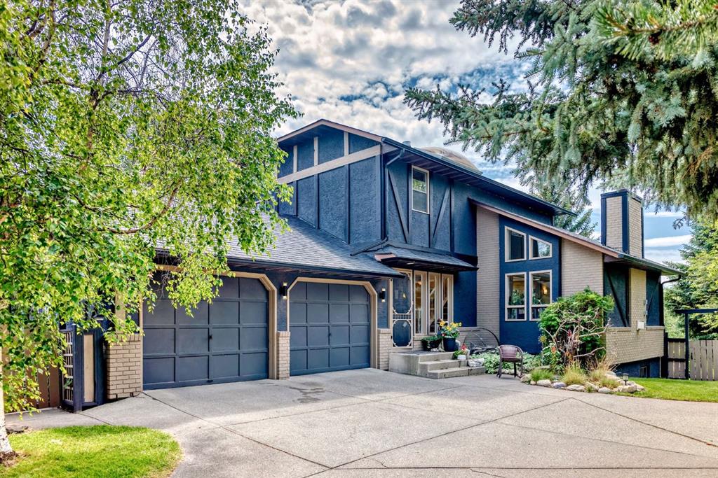 Picture of 46 Castle Place S, Cochrane Real Estate Listing