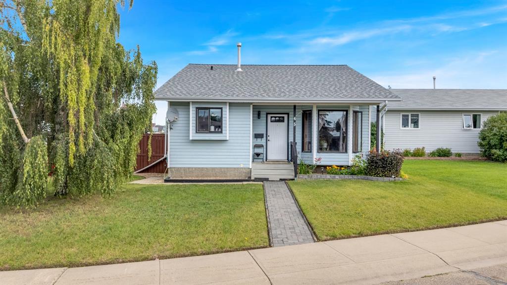 Picture of 45 Sunrise Crescent , Blackfalds Real Estate Listing
