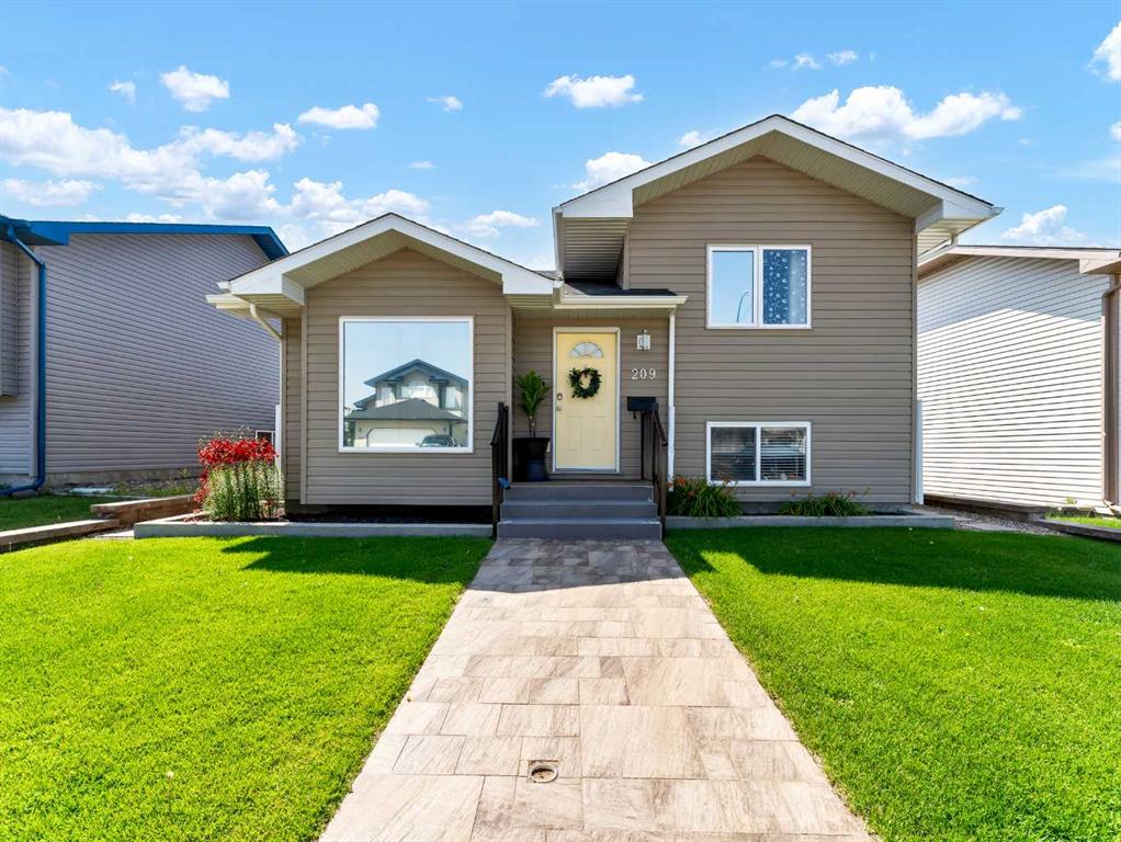 Picture of 209 Hunt Crescent NE, Medicine Hat Real Estate Listing