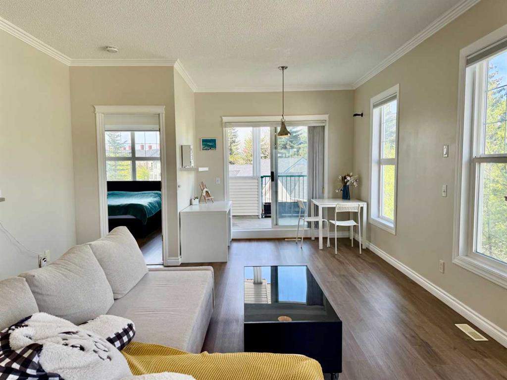 Picture of 102 Prestwick Gardens SE, Calgary Real Estate Listing
