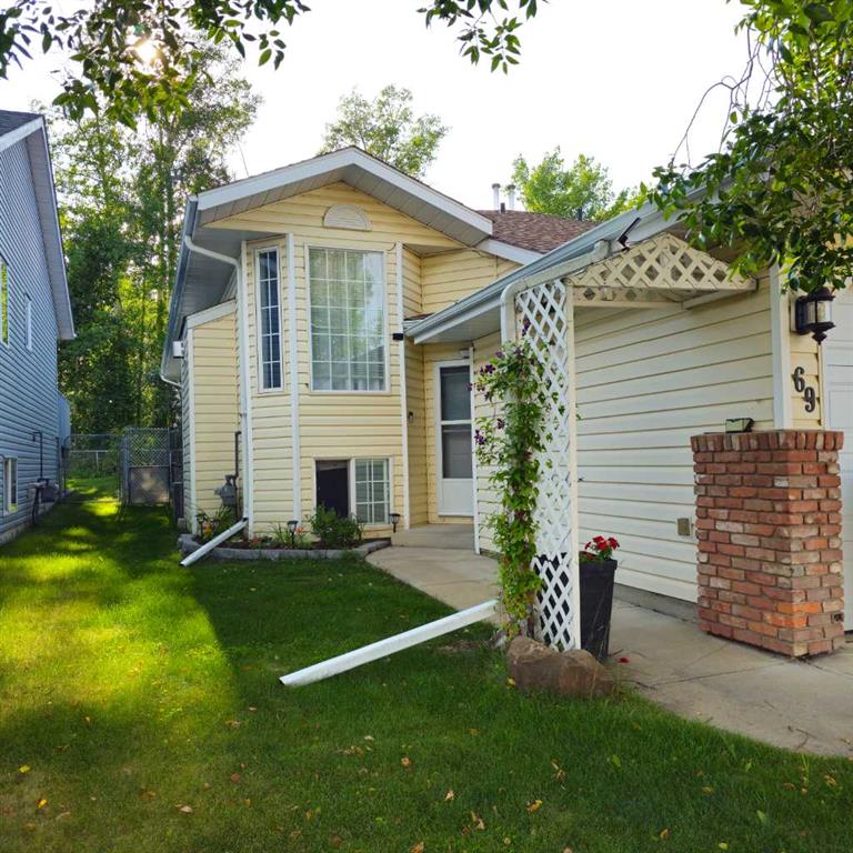 Picture of 69 Willow Springs Crescent , Sylvan Lake Real Estate Listing