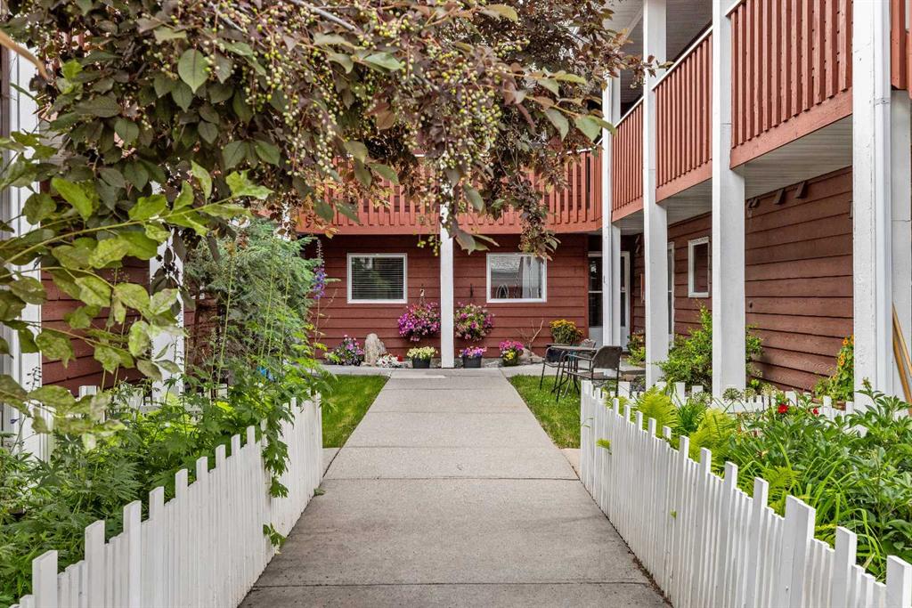 Picture of 4, 717 7th Street E, Canmore Real Estate Listing