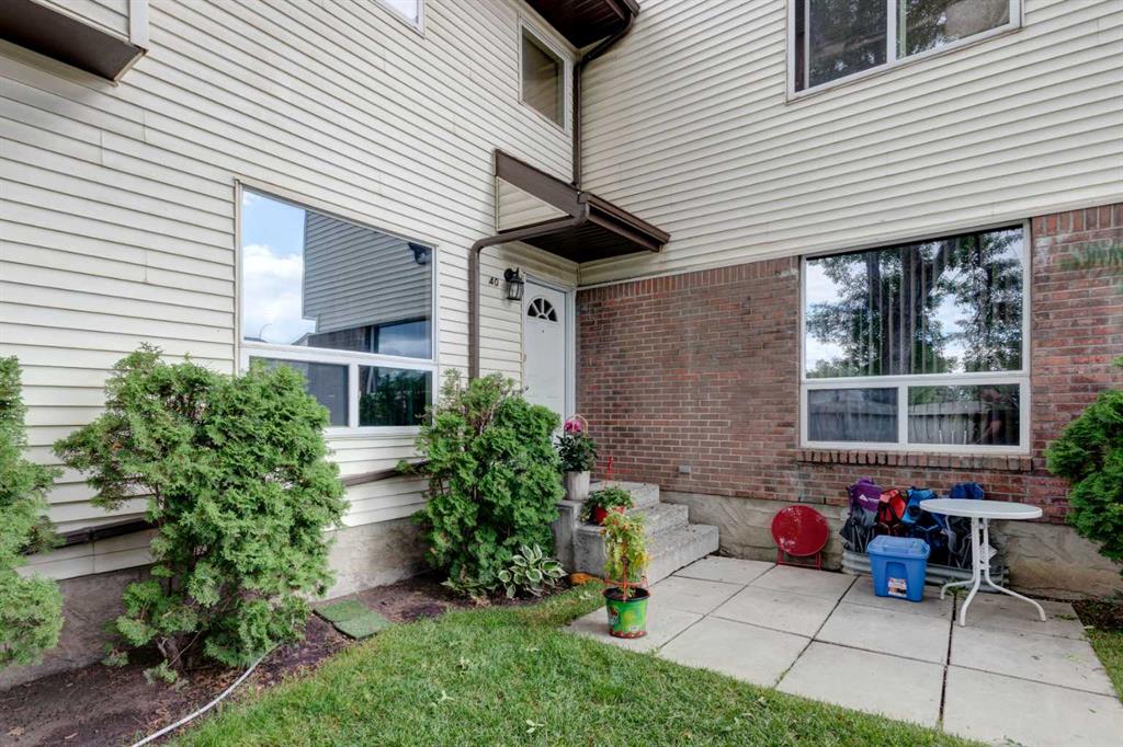 Picture of 40, 32 Whitnel Court NE, Calgary Real Estate Listing