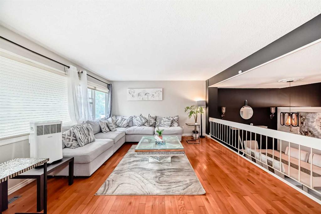 Picture of 438 Brae Glen Crescent SW, Calgary Real Estate Listing