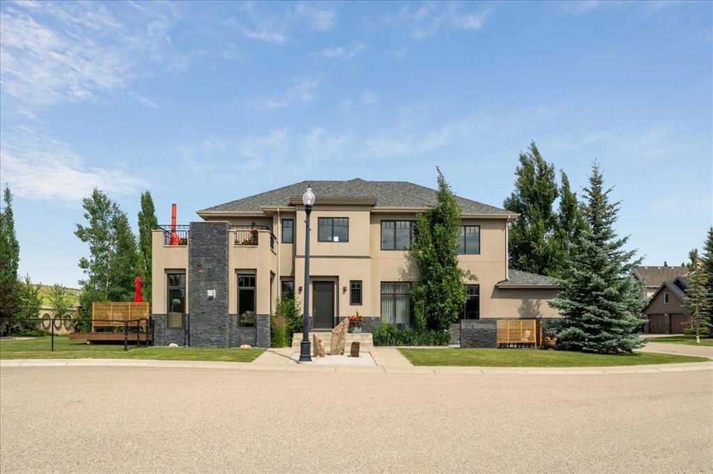 Picture of 374 Discovery Ridge Way SW, Calgary Real Estate Listing
