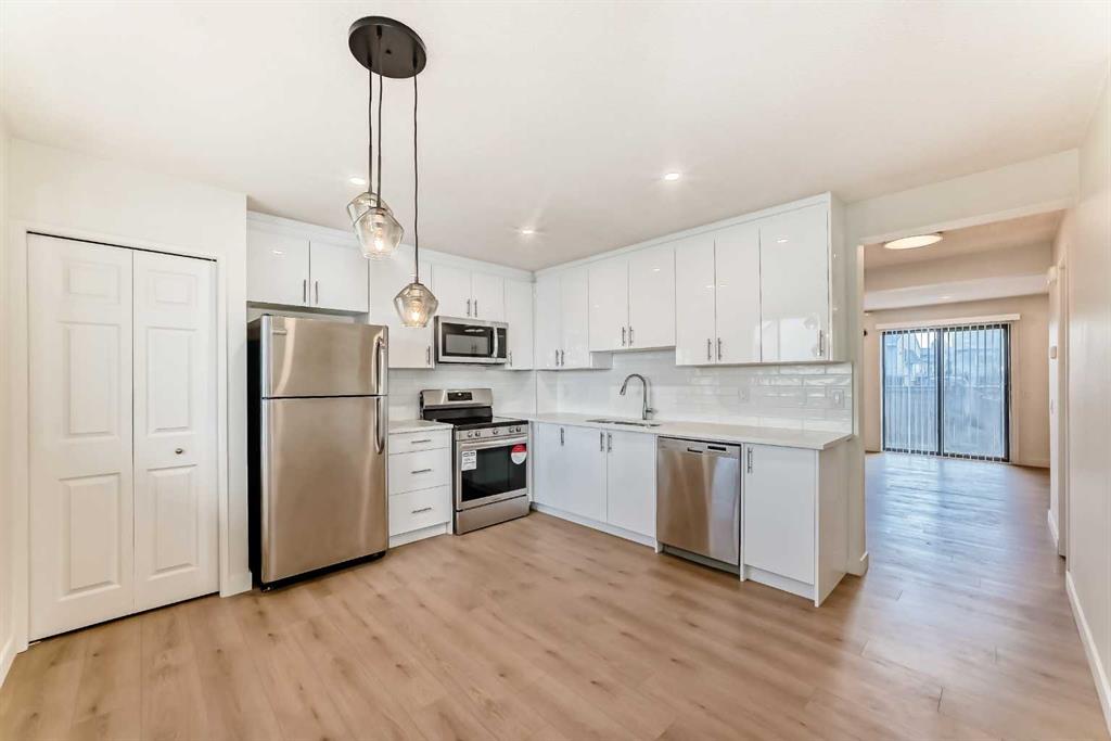 Picture of 32, 1515 Falconridge Drive NE, Calgary Real Estate Listing