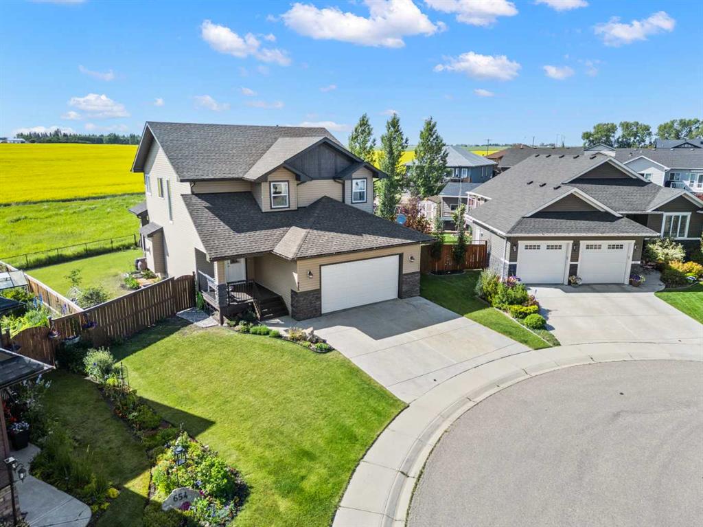 Picture of 653 West Highland Crescent , Carstairs Real Estate Listing