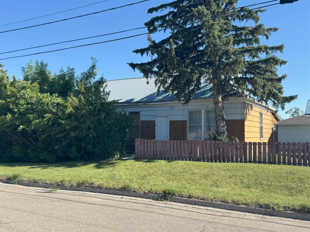 Picture of 860 Dundas Street , Pincher Creek Real Estate Listing