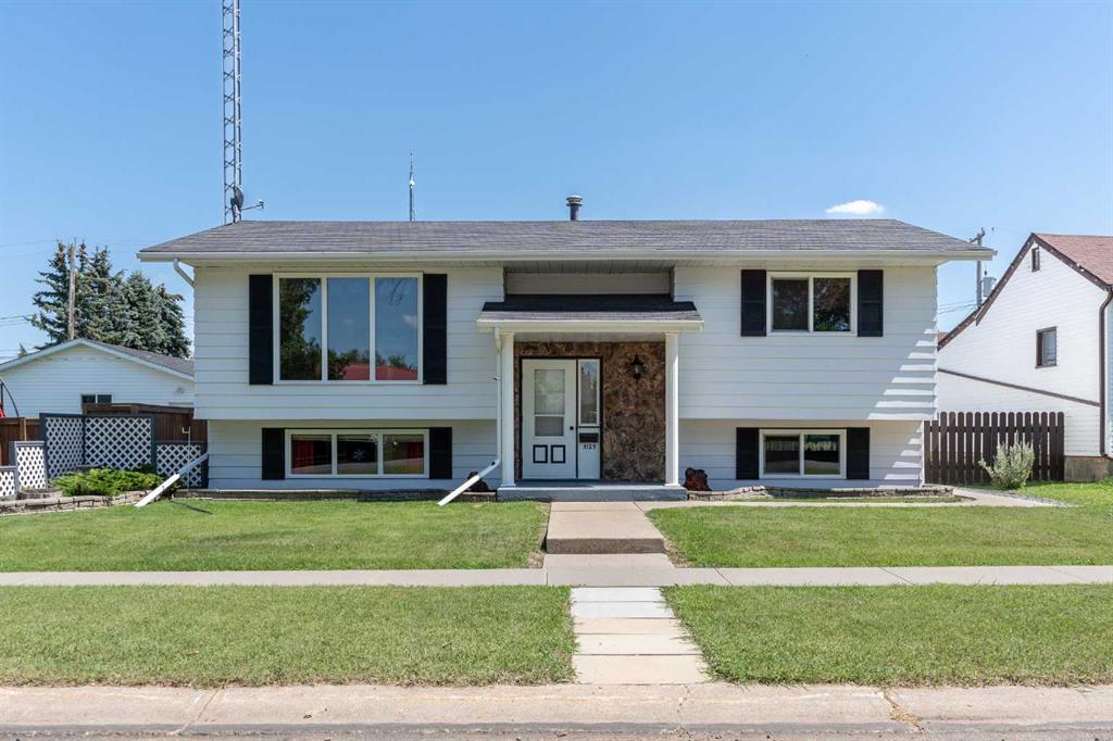 Picture of 5125 51 Street , Daysland Real Estate Listing