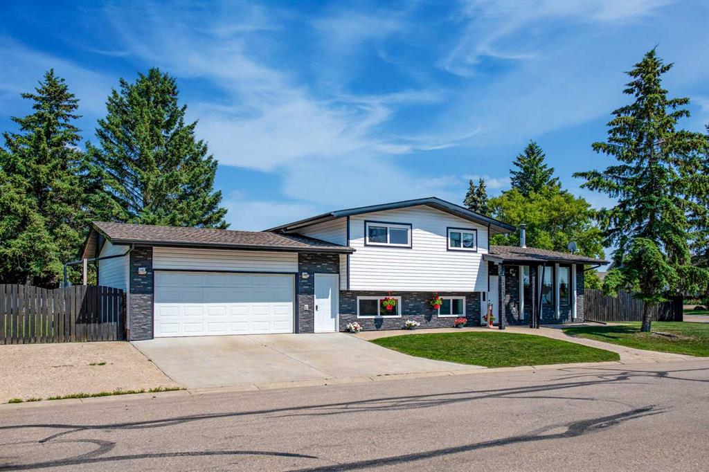 Picture of 401 16 Street , Wainwright Real Estate Listing