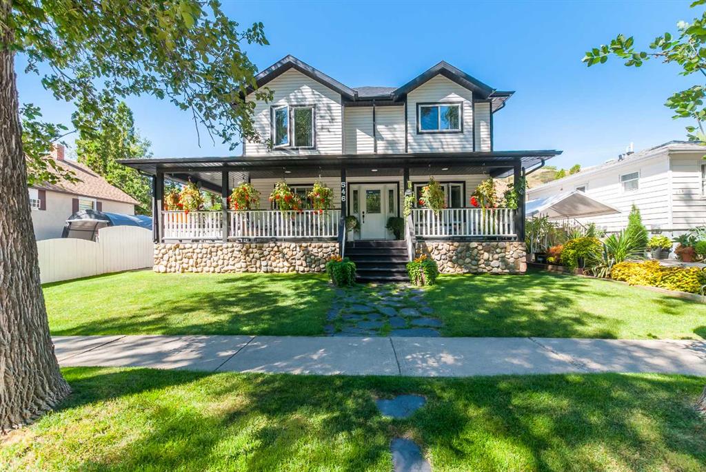 Picture of 546 Parkview Close NE, Medicine Hat Real Estate Listing