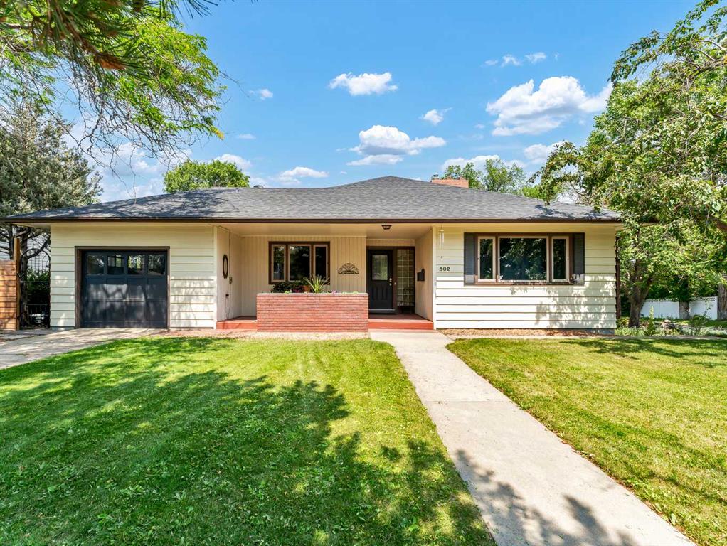 Picture of 302 Prospect Drive SW, Medicine Hat Real Estate Listing
