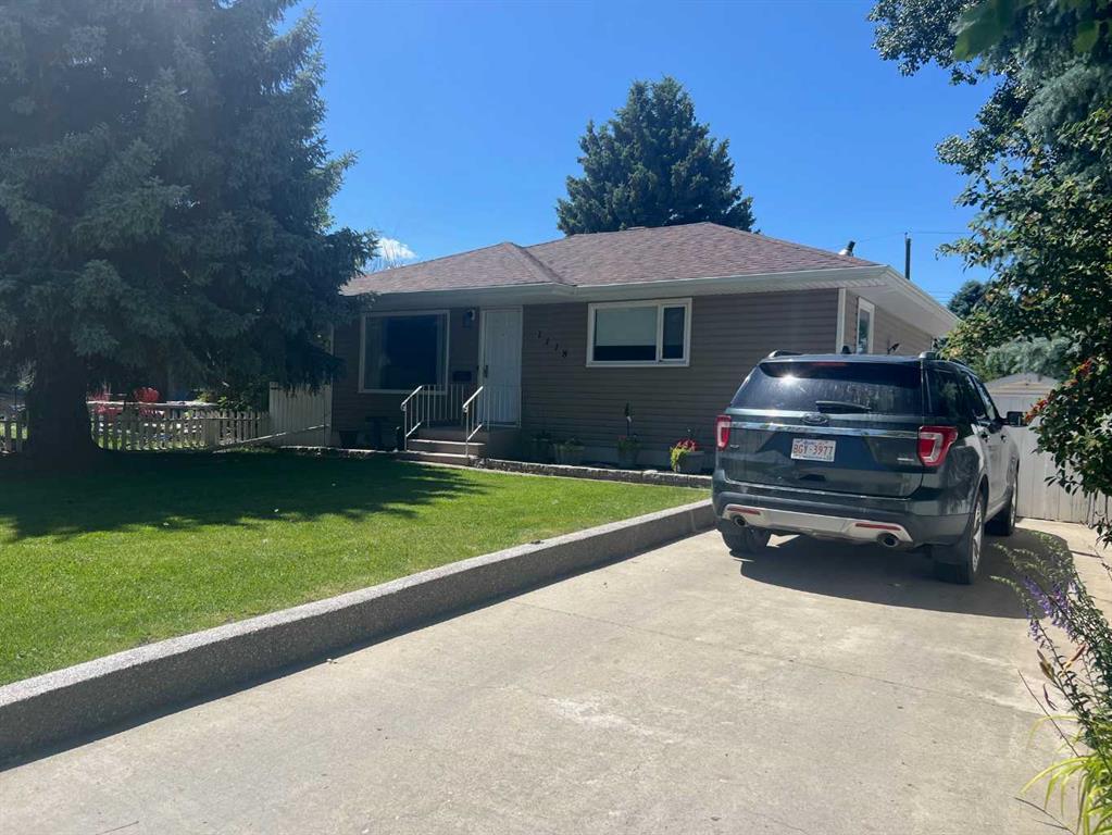 Picture of 1118 18 Street N, Lethbridge Real Estate Listing