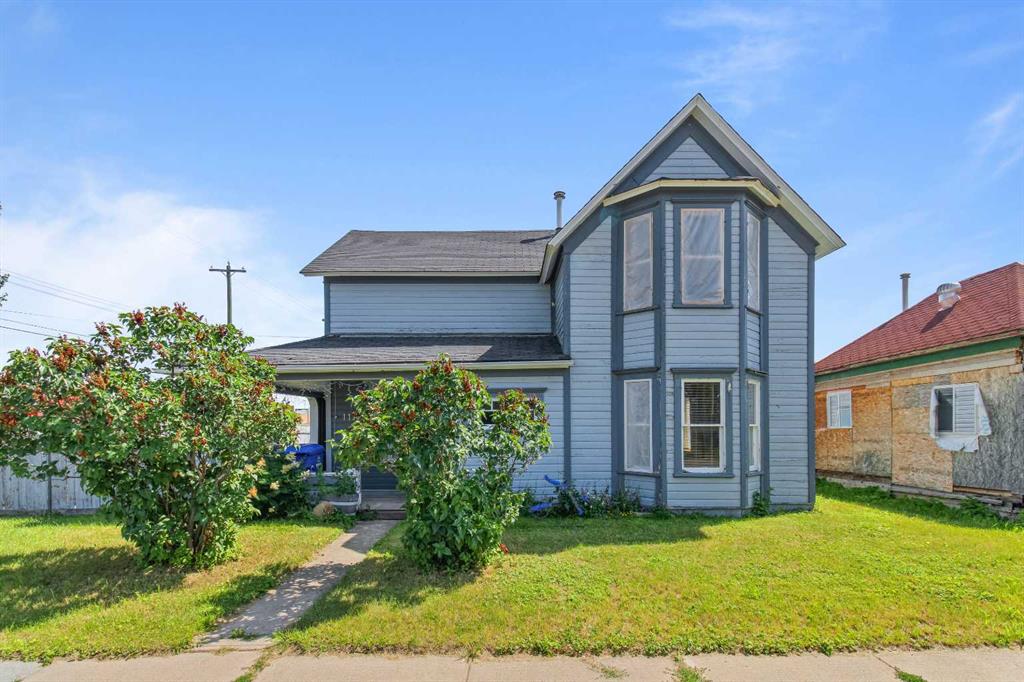 Picture of 113 48 Avenue W, Claresholm Real Estate Listing