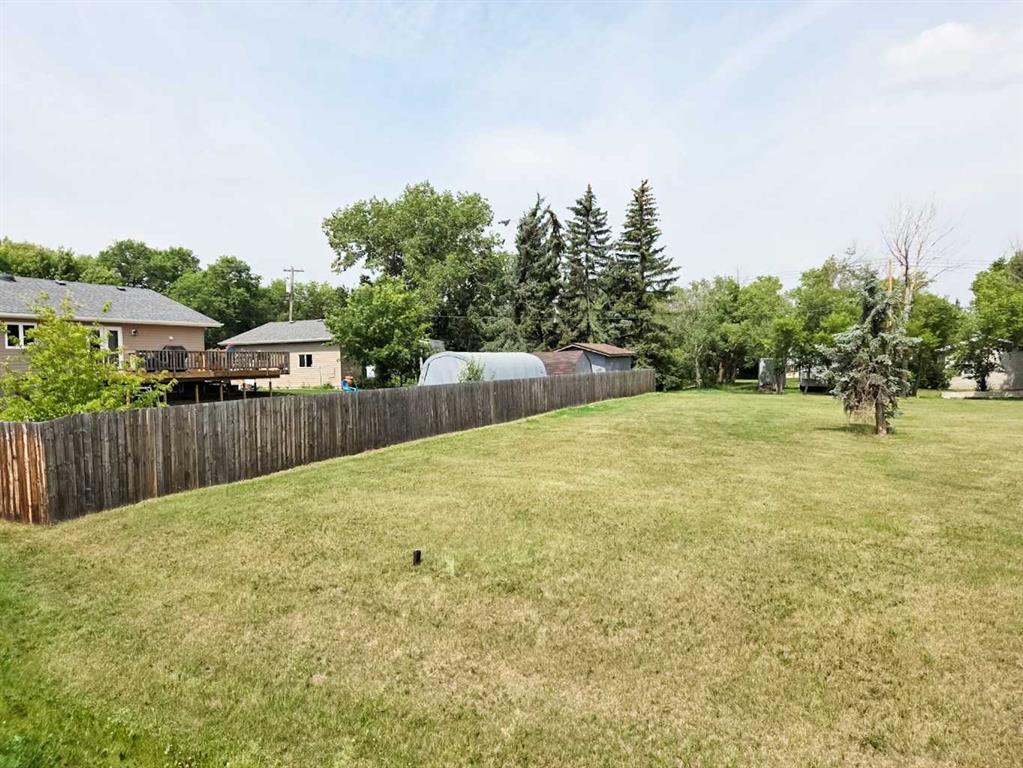 Picture of 1016 Bond Street , Donalda Real Estate Listing