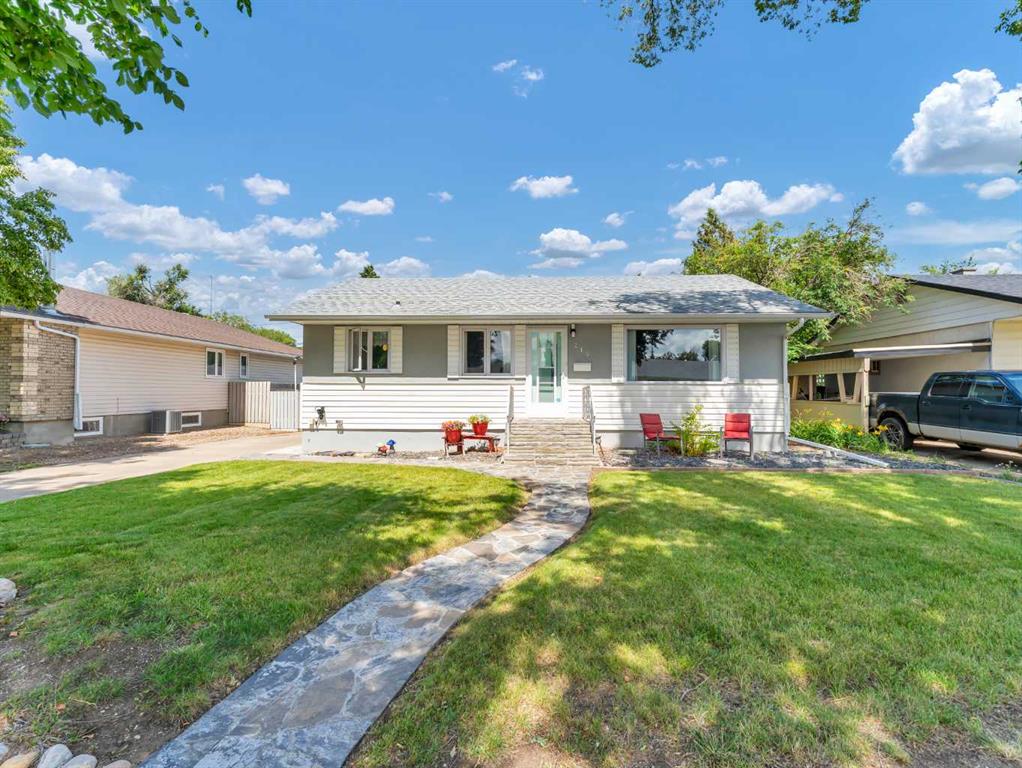 Picture of 215 Mitchell Crescent NW, Medicine Hat Real Estate Listing