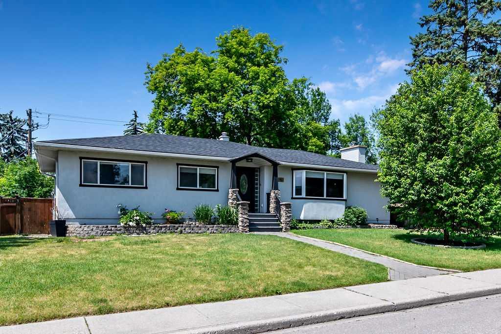 Picture of 41 Mackay Drive SW, Calgary Real Estate Listing