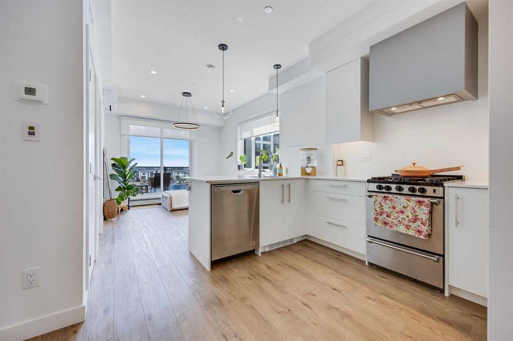 Picture of 402, 8230 Broadcast Avenue SW  , Calgary Real Estate Listing