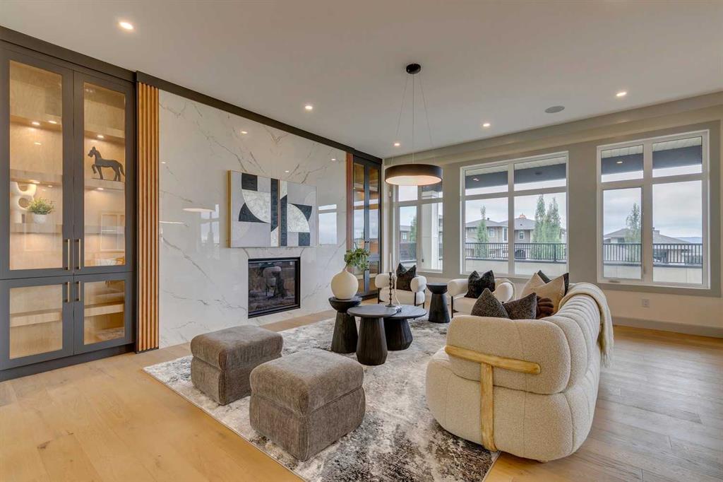 Picture of 431 Patterson Boulevard SW, Calgary Real Estate Listing