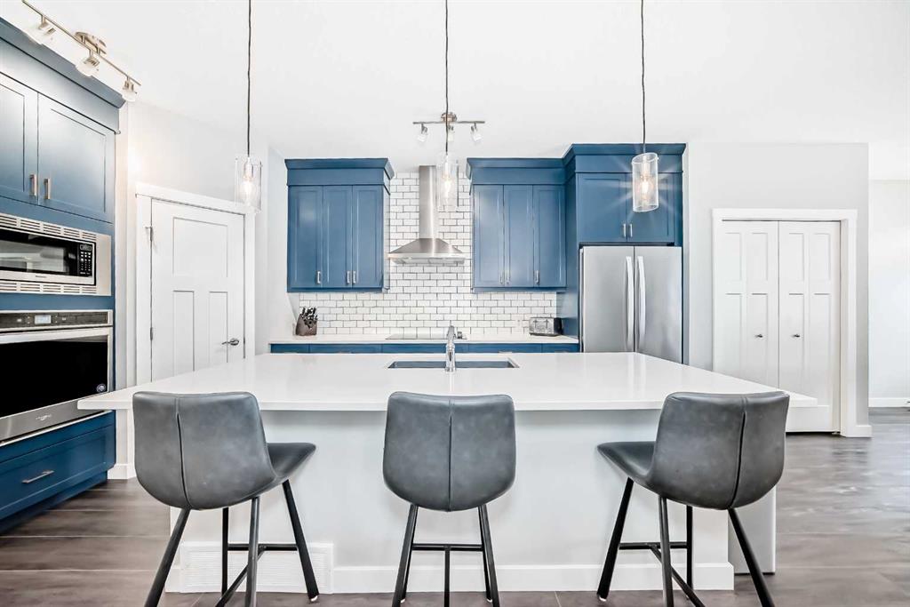 Picture of 1073 Chinook Gate Heath SW, Airdrie Real Estate Listing