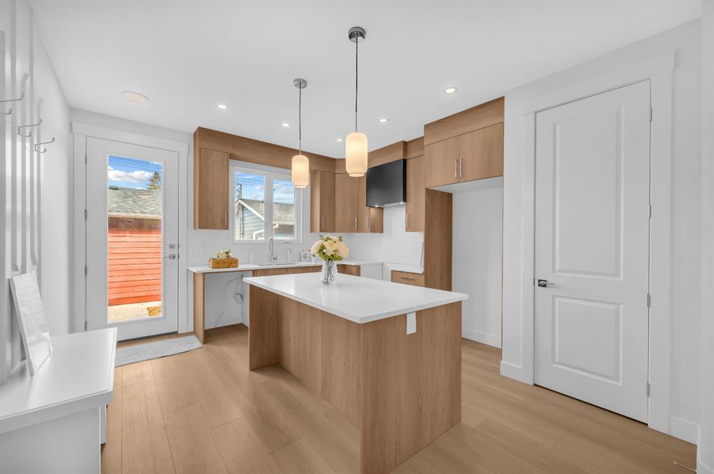 Picture of 2, 426 13 Avenue NE, Calgary Real Estate Listing