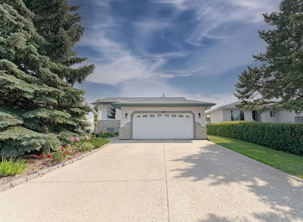 Picture of 1829 11 Avenue , Wainwright Real Estate Listing
