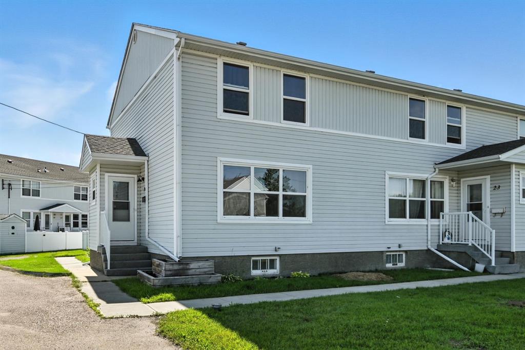 Picture of 24 Poplar Crescent , Springbrook Real Estate Listing