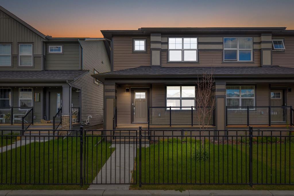 Picture of 154 Midgrove  SW, Airdrie Real Estate Listing